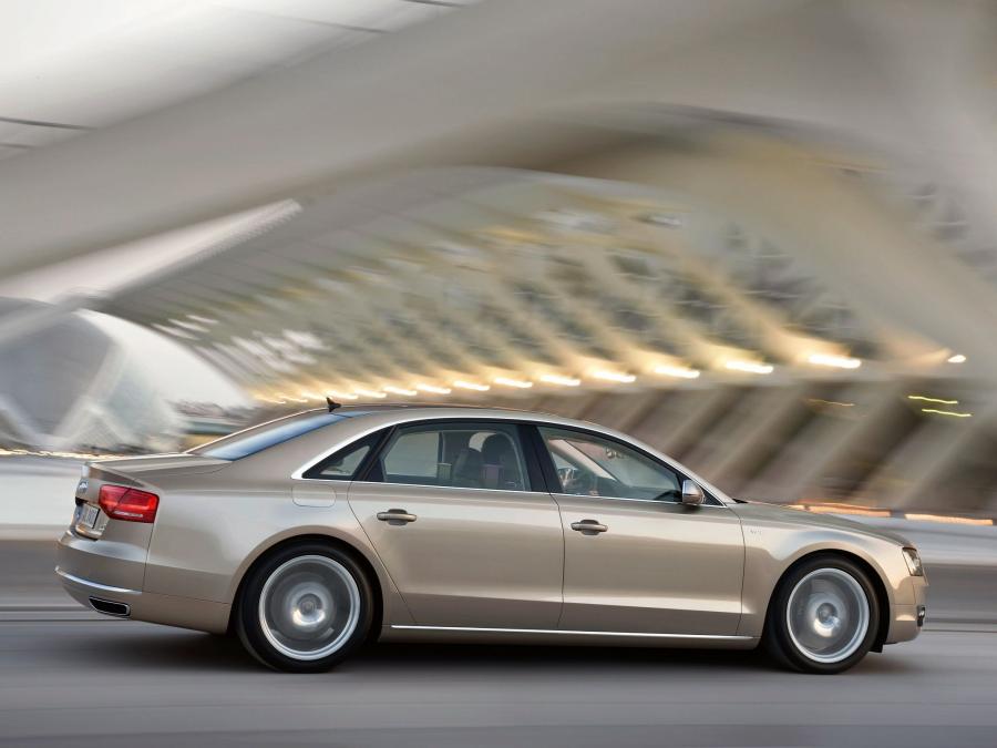  Audi A8L W12 Quattro (D4) 2010 года  (WW) (фото 2 из 35)